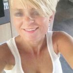 Coiffeuse de 45 ans célibataire depuis peu cherche beau jeune homme de Nancy pour escapades sexuelles le soir