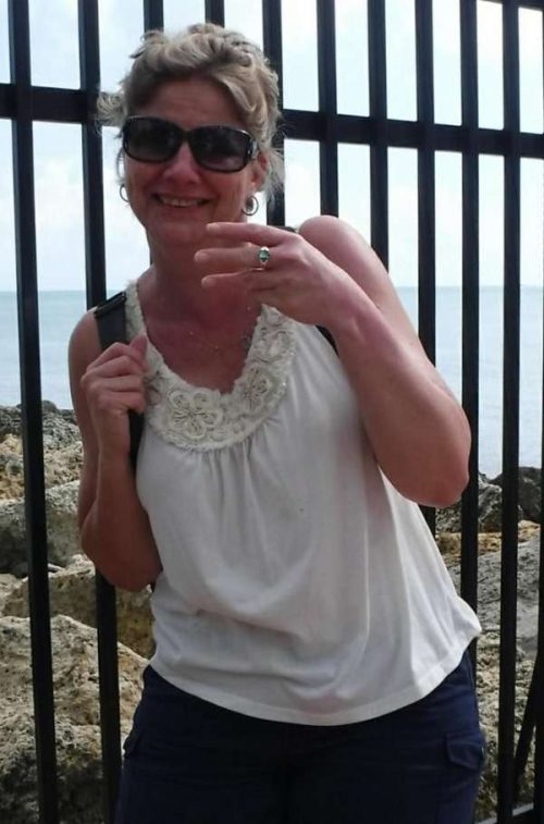 Femme d'expérience mariée recherche jeune amant coquin sur Amiens