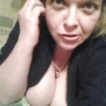 A Argenteuil divorcée de 47 ans cherche jeune et fougueux amant pour jouir sans limite