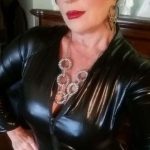Cougar bouillante à Clamart veut jeunot pour plans baise sans lendemain