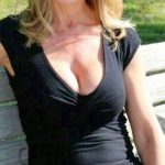 Très sexy cougar d’Evry cherche jeunes mecs pour plans cul torrides
